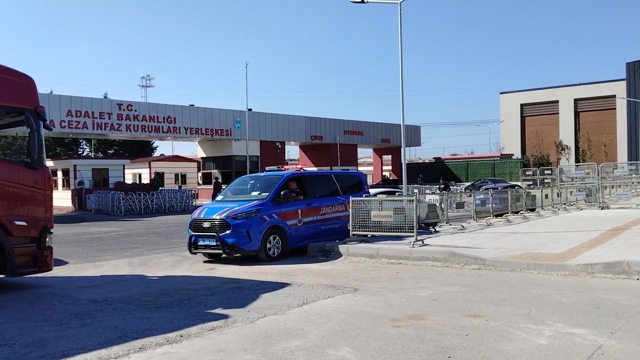 İBB davasında 81. gün… İmamoğlu’ndan savcının Akhan’a sorusuna tepki